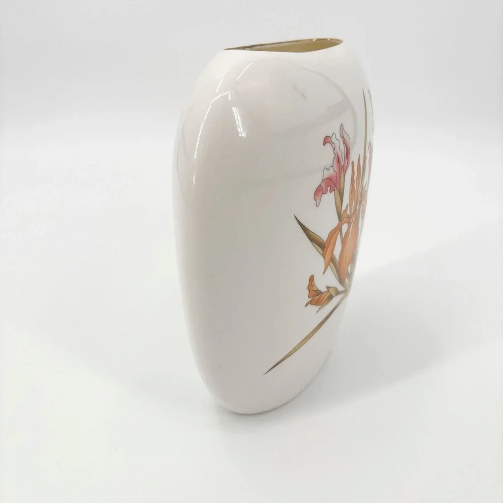 Vintage Floral Ginger Jar Vase – Creamy White with Orchid, Butterfly, Gold‎ Trim